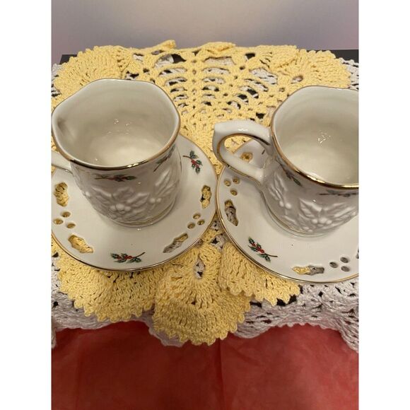 PartyLite P7257 2 Sets Holly Leaf Cup and Saucer Holiday Decor Or Votive Holders - Picture 5 of 8